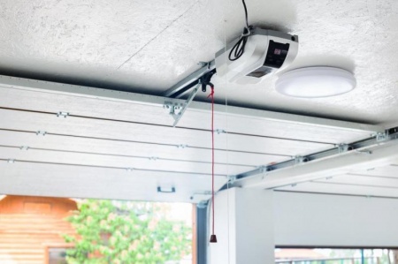 Motoriser une porte de garage change l'usage au quotidien
